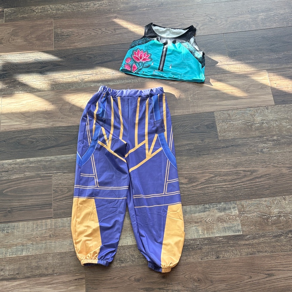 Zoey K- pop demon hunter costume
